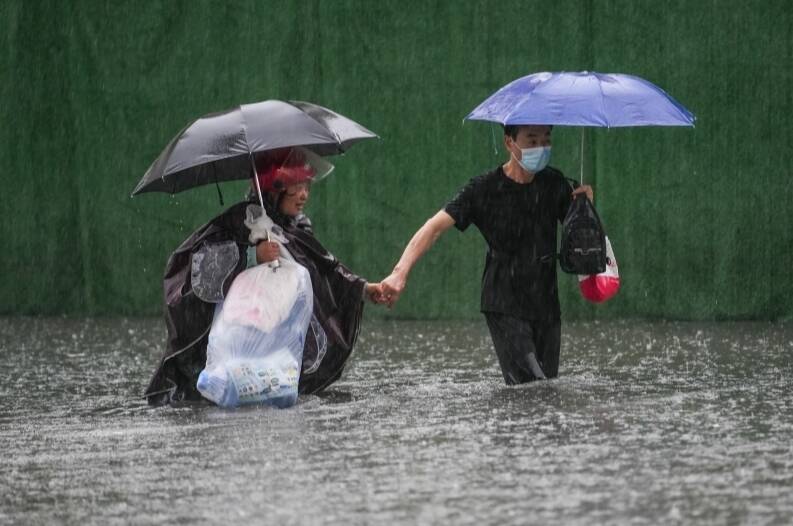 入伏以来，北方暴雨南方高温，8月会缓解吗？