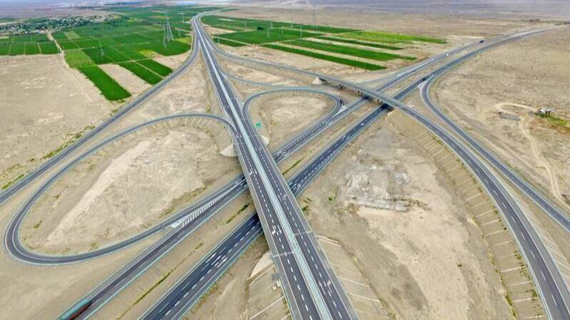 新疆依若高速正式通车 进出疆第三条高速公路大通道形成