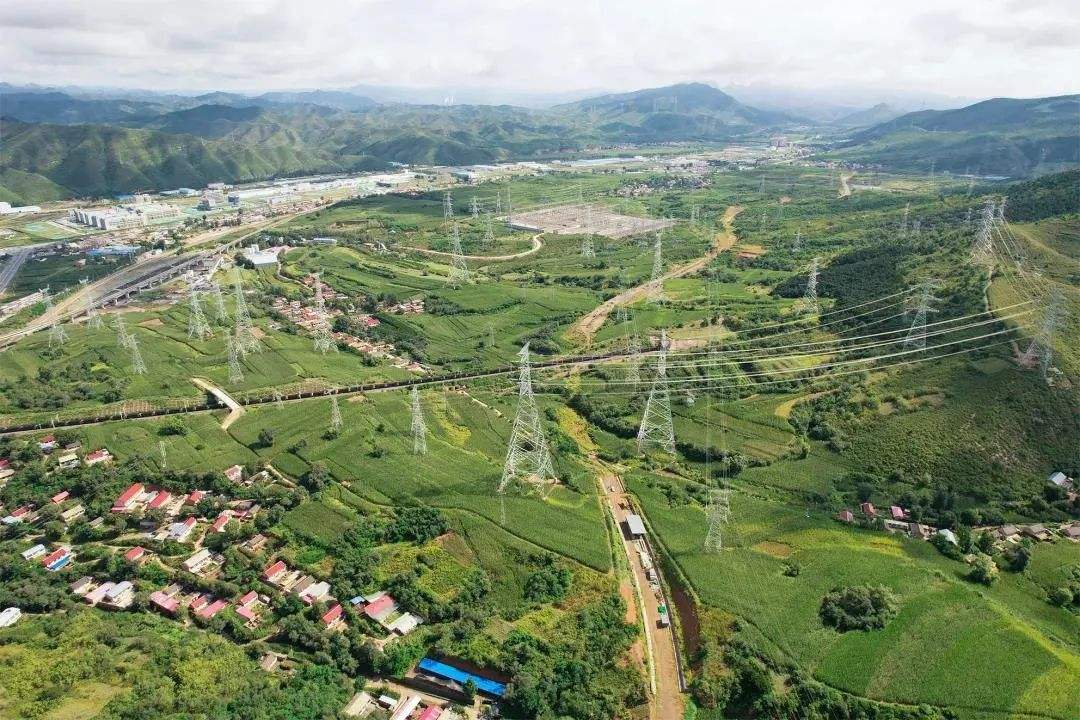 绿电东送，点亮万家灯火（新时代画卷）