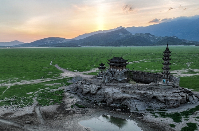 中国最大淡水湖鄱阳湖水位持续走低 已进入低枯水期[组图]