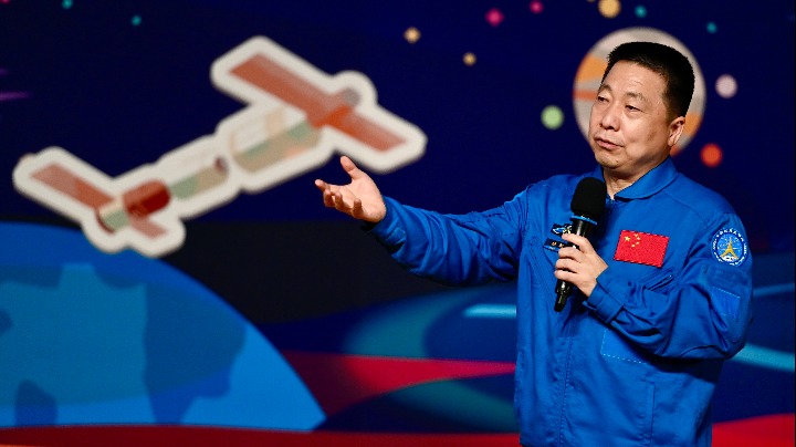 “同上一堂科学课”杨利伟带来航天科普课