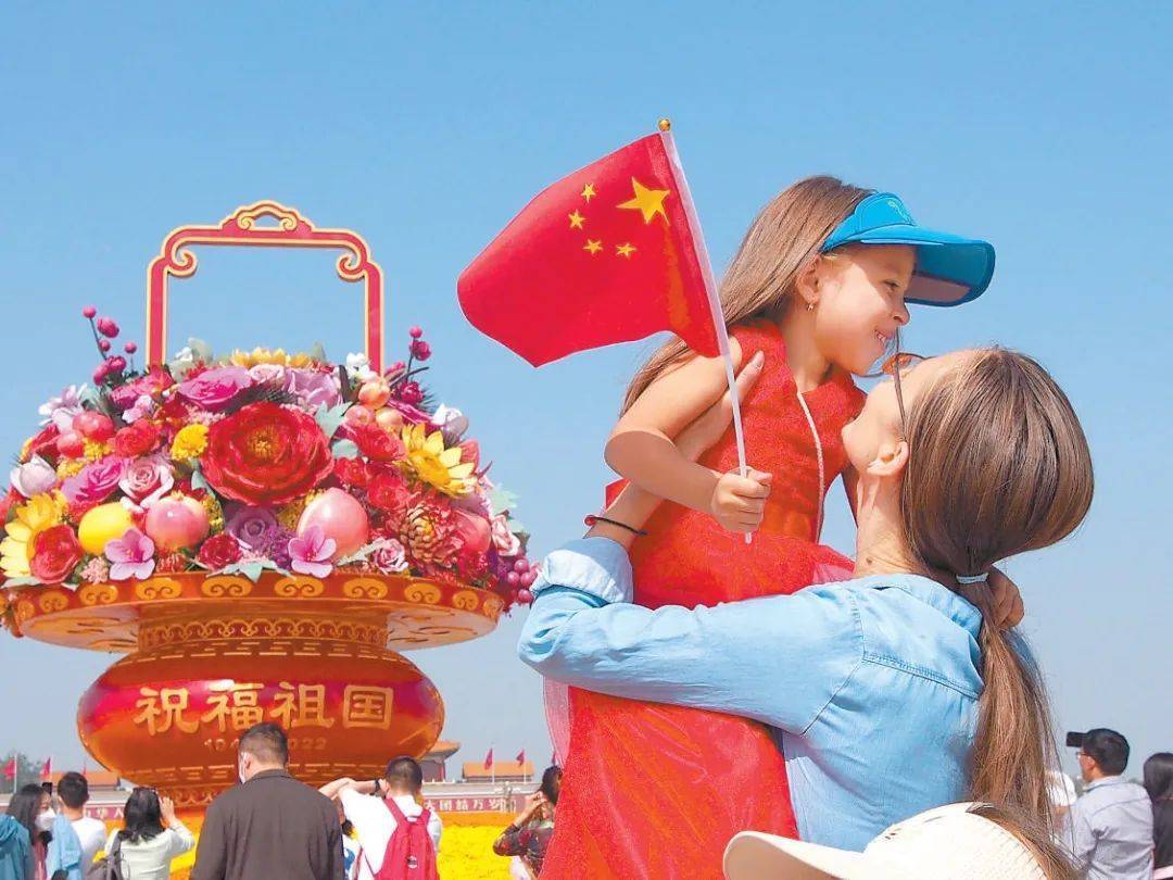 亚洲象、玉兔车、露营帐篷……长安街花坛细节超多