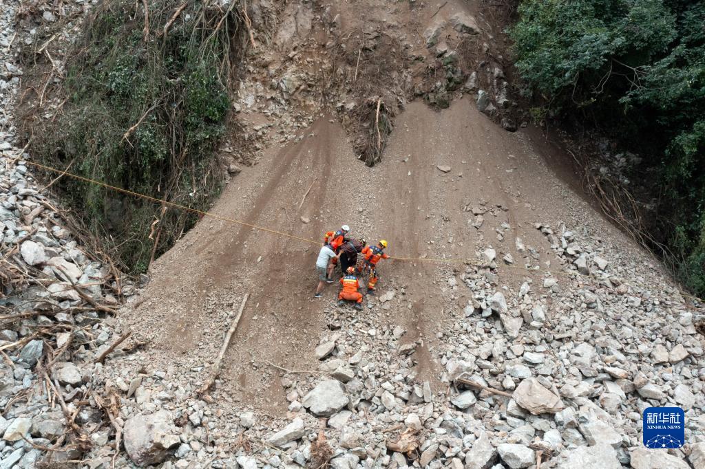 四川泸定地震救援直击