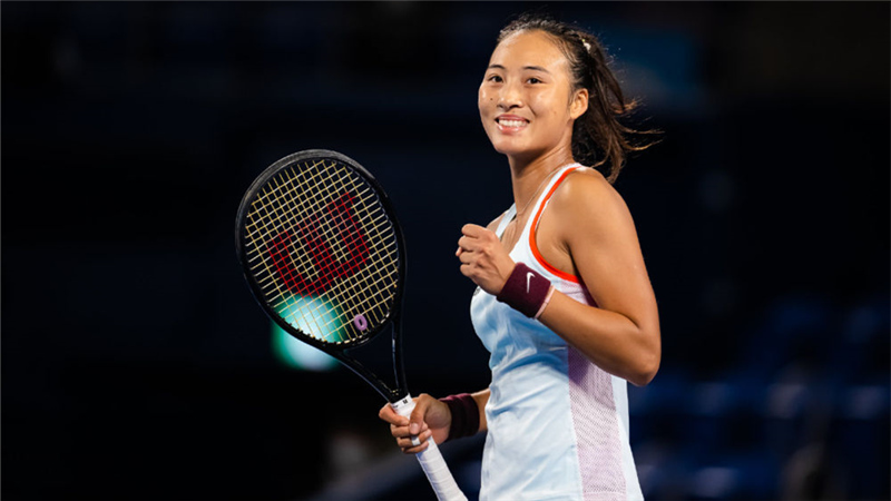 WTA巡回赛东京站：郑钦文、张帅击败头两号种子晋级八强