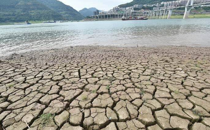 长江流域多地持续干旱已超70天 中国雨带北移了吗？