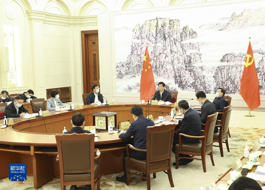 栗战书在全国人大常委会党组传达学习党的二十大精神时强调 深刻领悟“两个确立”的决定性意义 用党的二十大精神指引人大工作发展