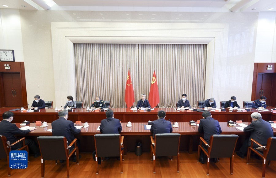 李希在二十届中央纪委常委会第一次会议、中央纪委国家监委传达学习党的二十大精神会议上强调 深入学习贯彻党的二十大精神 坚定不移推进全面从严治党