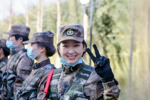 这样的青春太酷！南开女生携笔从戎之后“开了挂”