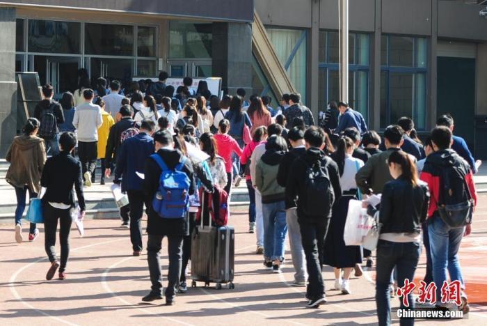 国考报名进入最后时段 尚有400余职位无人过审