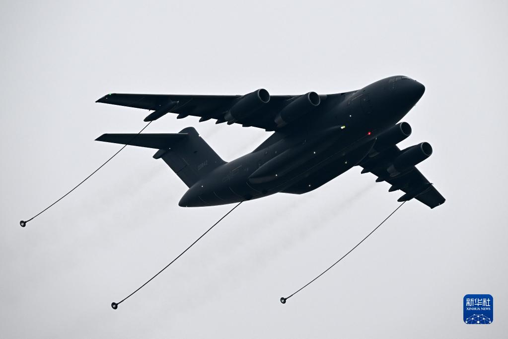 运油-20、歼-16、攻击-2无人机首次振翅中国航展——中国空军新闻发言人介绍空军参加第十四届中国航展有关情况
