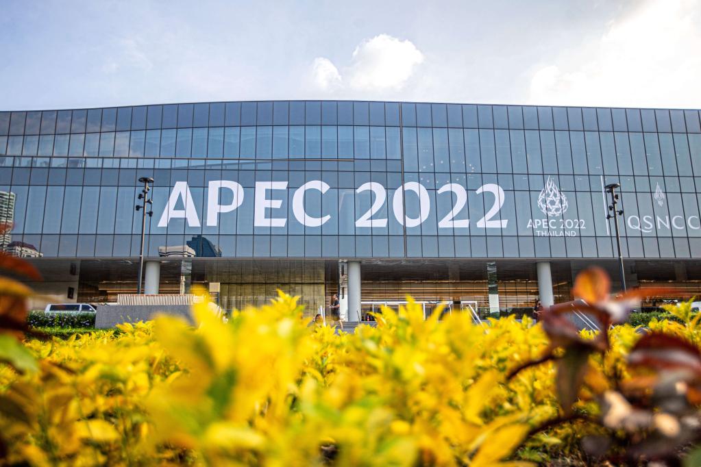 海报丨面向APEC大家庭，习近平主席这样推动构建亚太命运共同体