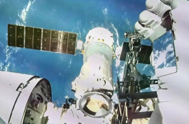 神舟十四号航天员出舱如何架起太空“天桥”？