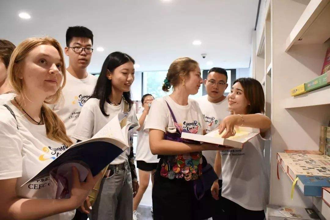 中外大学生社会实践近距离感受中国 走过看过体悟过 方能读懂今日中国