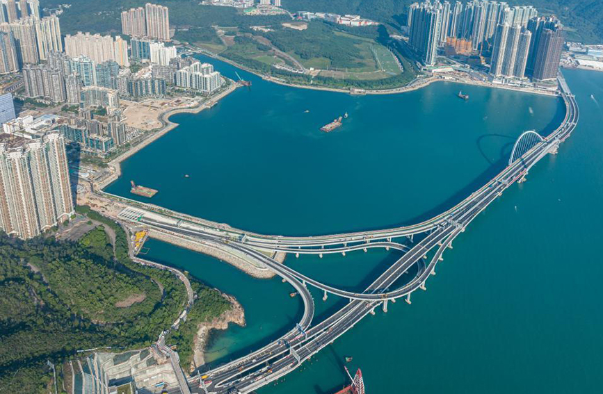 香港将军澳跨湾大桥正式通车