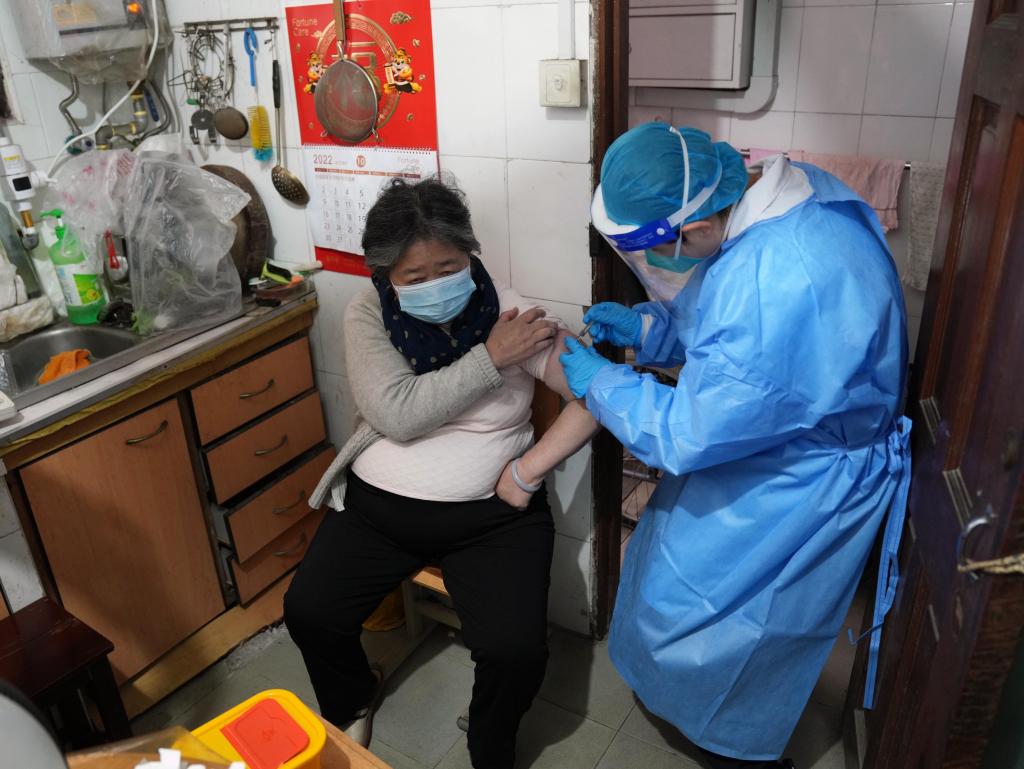 老年人感染如何居家治疗？孕产妇、儿童如何做好防护？——国务院联防联控机制新闻发布会回应热点问题