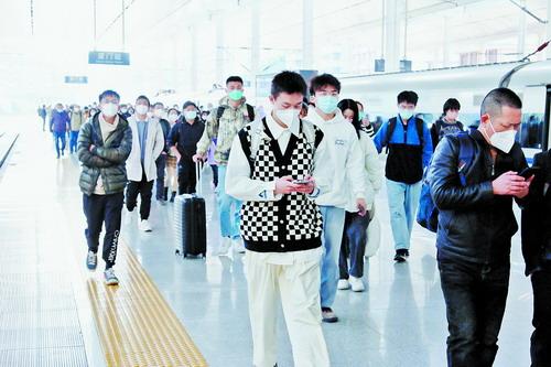 2023春运客流量显著提升 如何答好新“考卷”？