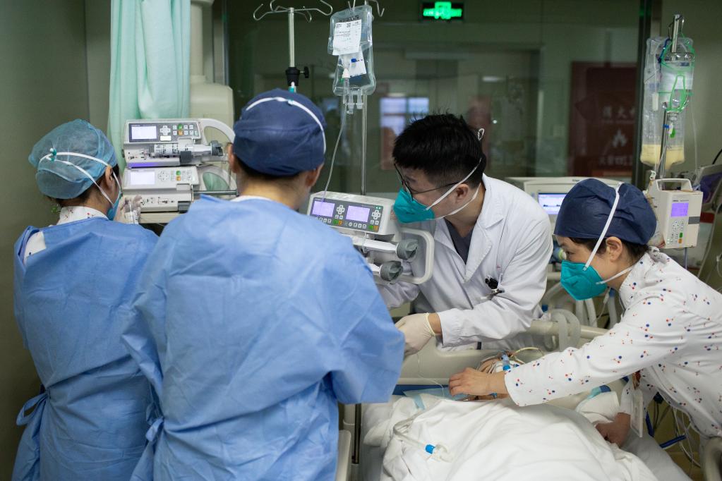 国务院联防联控机制：全国发热门诊、急诊、在院重症患者人数已过高峰