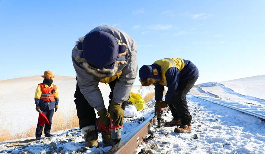 新春走基层 | ​零下25℃ 风雪中的线路守护者