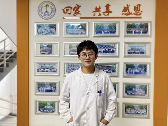 李明码：边陲山村走出的“双一流”博士