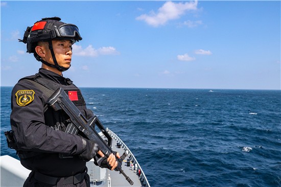 在亚丁湾护卫中国渔船