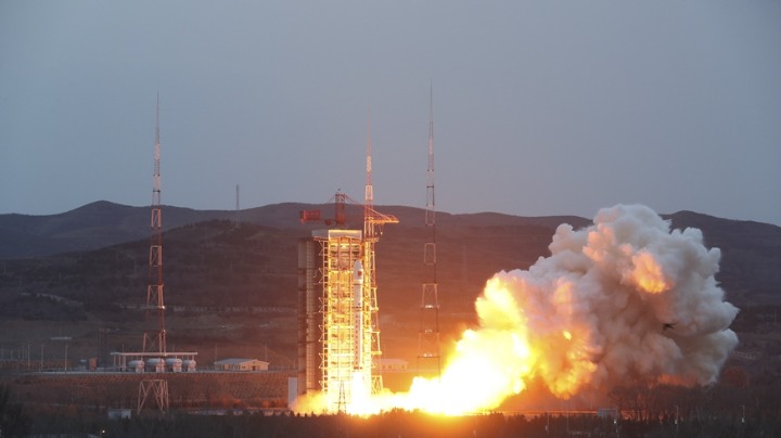 长二丁“一箭四星”发射成功 在轨组成国际首个车轮式卫星编队