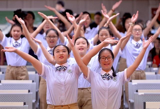 真正把青少年培养成为拥有“四个自信”的孩子