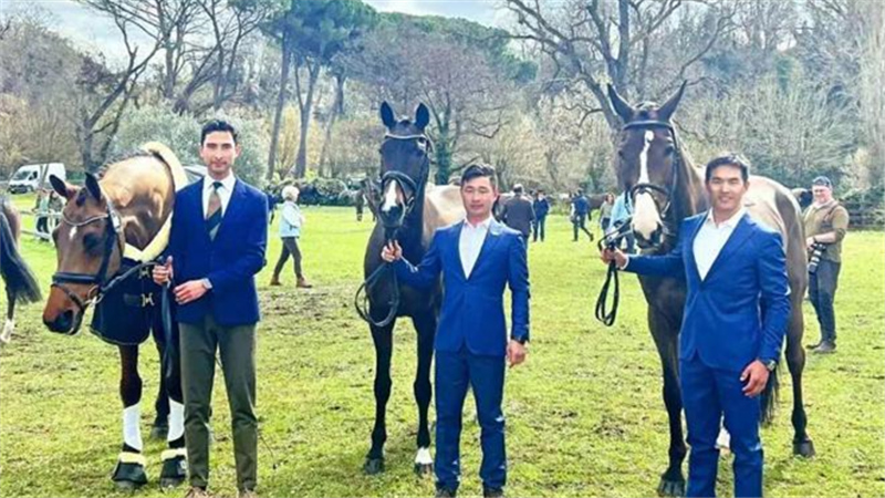 中国骑手孙华东、华天和包英凤携手通过巴黎奥运会首个资格