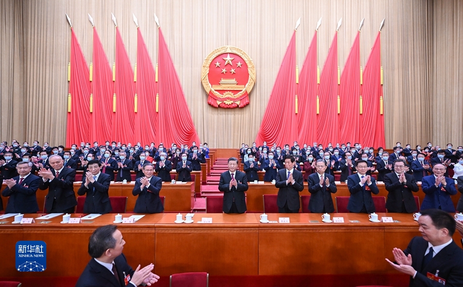 十四届全国人大一次会议选举产生新一届国家领导人 习近平全票当选国家主席中央军委主席 赵乐际当选全国人大常委会委员长 韩正当选国家副主席 新当选国家领导人进行宪法