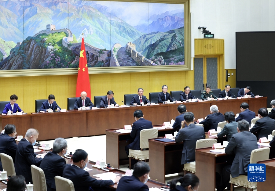 李强主持召开国务院第一次全体会议强调 当好贯彻党中央决策部署的执行者行动派实干家 在新的起点上推动各项工作开好局起好步