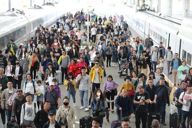 铁路“五一”小长假运输启动 预计发送旅客1.2亿人次