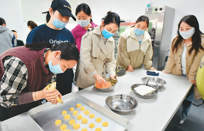 到2025年，全国基本实现社区家政服务能力全覆盖——  把家政服务嵌入社区