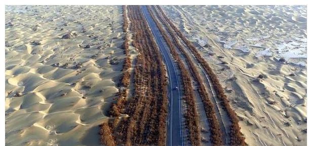 我国首创在流动沙漠中修建长距离等级公路 “死亡之海”里公路已经连线成网