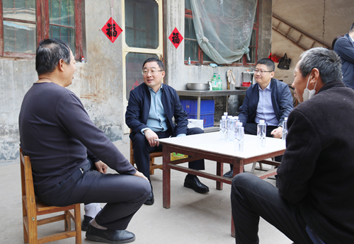 江绍华走访慰问困难群众并到闫寺街道大屯新村调研