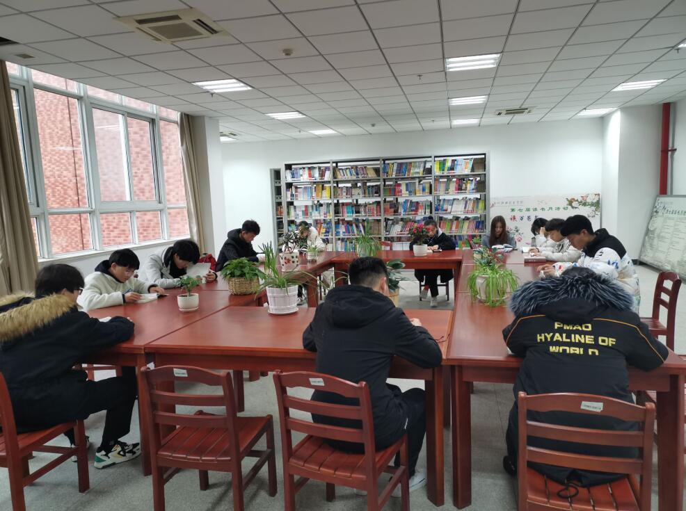 中国青基会举办系列读书活动