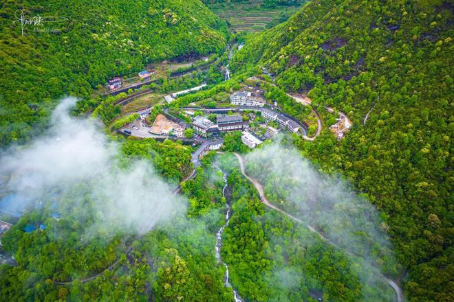 周末一天打卡6个景点 年轻人为何成旅游“特种兵”？
