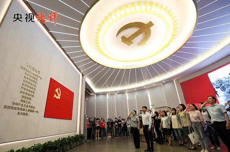 央视快评丨以学增智，从党的科学理论中悟规律、明方向、学方法、增智慧