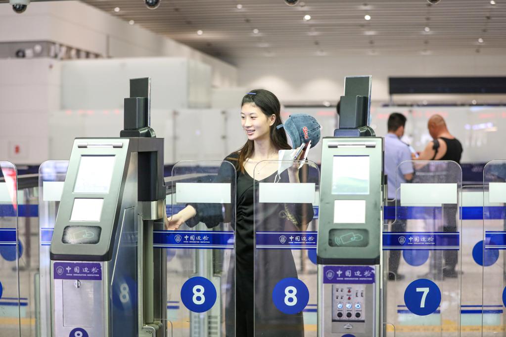 全面恢复口岸快捷通关首日见闻
