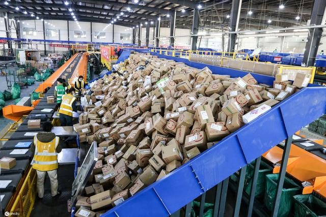 中国今年快递业务量突破400亿件 比去年提前24天