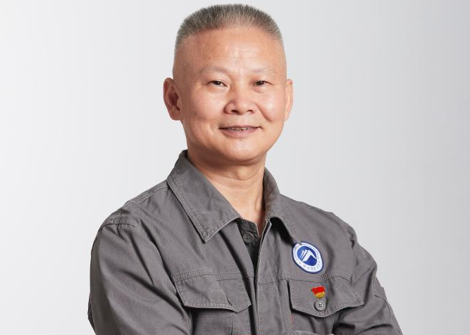 钻下“中国孔”：向海图强！——记湖南科技大学海洋实验室主任万步炎