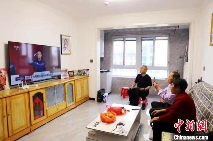 航天员朱杨柱父母期待儿子“飞天”凯旋 煮上他爱吃的猪肉饺子