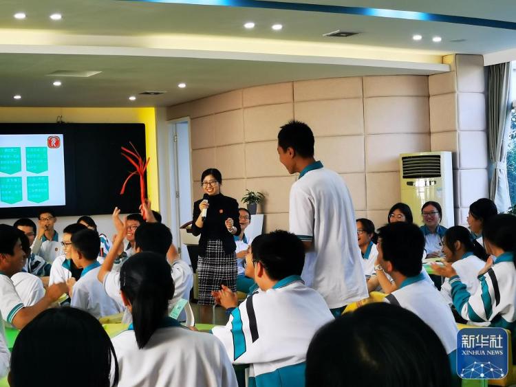 给孩子以心灵滋养，社会需共筑“防线”——多地开展校园心理健康“必修课”扫描