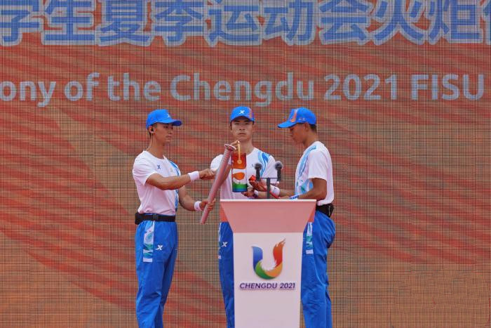 成都第31届世界大学生夏季运动会哈尔滨站火炬传递圆满成功