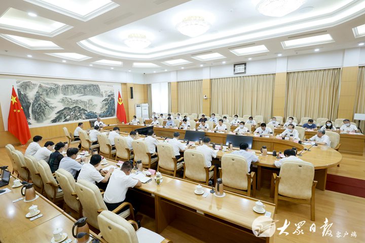 省委召开省级党员领导干部会议 传达学习习近平总书记重要讲话重要指示 林武讲话 陆治原出席