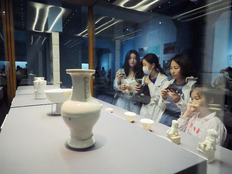 暑期旅游潮后：机票降价，热门景点门票不再“秒没”，多地鼓励带薪休假能延续出游热么？