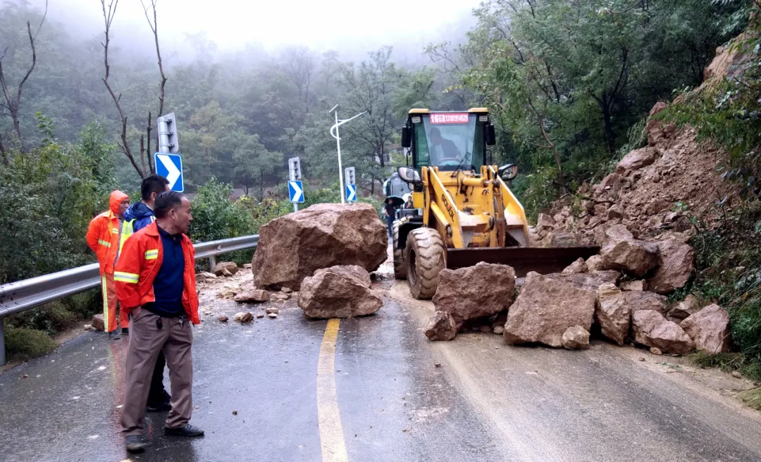 公路保通保畅工作专班累计接报较大公路水毁路段368处 已抢通207处