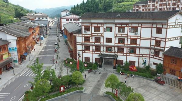 党建“三聚焦”引领苗乡发展