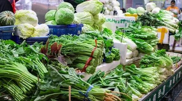 “菜篮子”“果盘子”“肉案子”货足价稳 保障双节期间市场供应