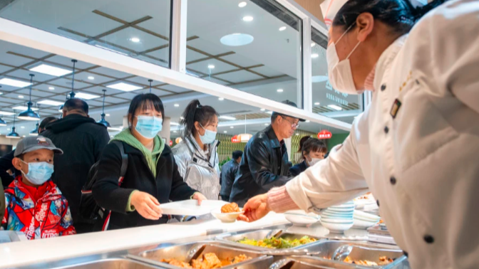社区食堂应“多条腿”走路