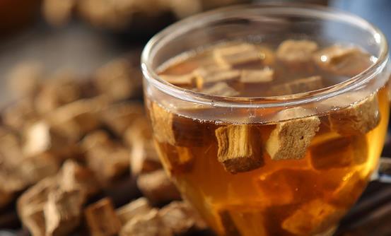 价格便宜量又足!中药茶饮成“新宠”