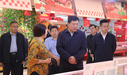 马军权以“四不两直”方式督导检查“两节一会”期间东昌府区食品安全、市场供应和安全生产工作